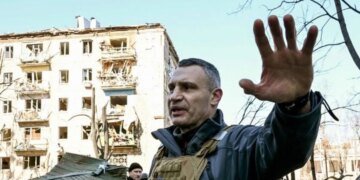 Кличко предложил киевлянам подумать о временном выезде из города