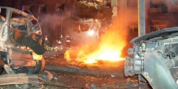 росіяни завдали удару по Запоріжжі, загинули люди, під завалами будинків можуть бути поранені