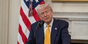 Трамп заявив, що Україні потрібен новий президент для переговорів із рф – AP
