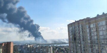 У ростові триває пожежа на терміналі заводу, що постачає пальне армії рф