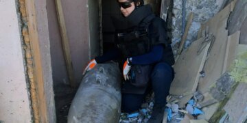 500 кг не взорвалось — сапёры успели: ГСЧС уничтожила управляемую авиабомбу россиян на Харьковщине