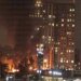У Києві російський дрон влучив у 25-поверхівку, палають авто у дворі