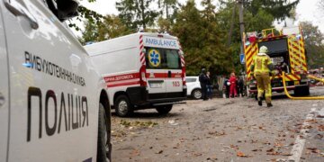 "Трьох обстежують, двох оперують" – у Рівному зросла кількість постраждалих через ворожий удар по університету