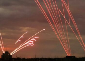 В Хмельницкой области обломки вызвали пожар на АЗС: есть раненые