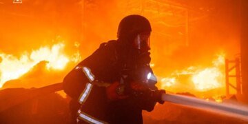 Тривога цілу ніч та ранок: росія атакувала захід і центр України – що відомо про наслідки