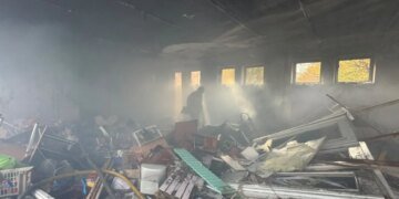 Россия бьёт по домам: авиаудар по Славянску в Донецкой области — 7 раненых, 5 повреждённых многоэтажек. ФОТО