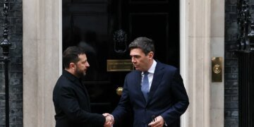 Прем'єр Британії заявив, що "спробує відновити відносини" між Україною та США
