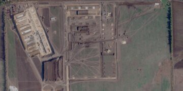 росія майже завершила будівництво нової бази для запуску реактивних дронів – Reuters