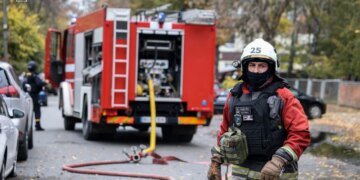 У Полтаві внаслідок ворожої атаки постраждали троє людей, пошкоджено школу та житлові будинки