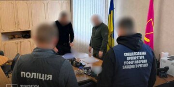 Среди «мобилизованных» — покойники: 11 чиновников ТЦК двух областей судят за фиктивные записи в «Обереге»