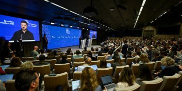 "Це моя відповідь" – Зеленський посмішкою відповів на запитання щодо ролі "цапа-відбувайла" для Трампа