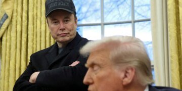 Маск запропонував Трампу уповільнити роботу Starlink в Україні – ЗМІ
