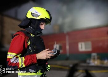 Пожар после удара: Россия ударила по предприятию в Ровенской области. ФОТО