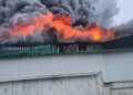 На Волині під ударом опинилось підприємство: жителів Маневичів закликали залишити домівки через задимлення