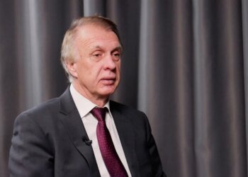 Политическое безумие близко: Огрызко рассказал об опасном моменте в США