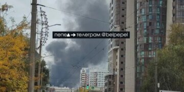 В российском Белгороде ударный дрон попал в подстанцию, вспыхнул масштабный пожар. ФОТО, ВИДЕО