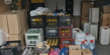 Семейный подпольный завод: ужгородская семья год гнала поддельную водку и коньяк — изъяли 48 тонн спирта