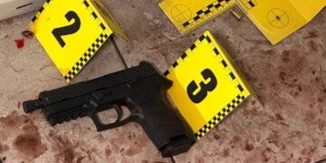 Арсенал оружия дома и стрельба по силовикам: что нашли у нападавшего на ТЦК в Киеве. ВИДЕО