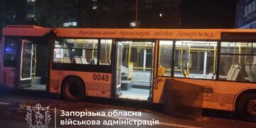 Ворог атакував "Епіцентр" у Первомайську та автобус у Запоріжжі, є поранені