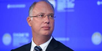 Посланець путіна дмитрієв підхопив погрози Трампа Зеленському щодо завершення війни