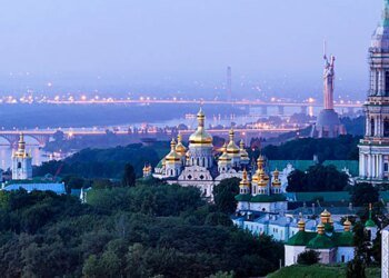 У Києві після нічної атаки десятки постраждалих, пошкоджені швидкі, обмежений рух метро та наземного транспорту