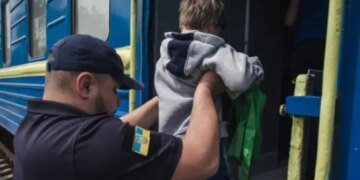 На Донеччині через атаки рф розширили примусову евакуацію дітей – про які громади йдеться
