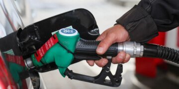 У росії готують нове підвищення цін на бензин через дефіцит пального після ударів по НПЗ