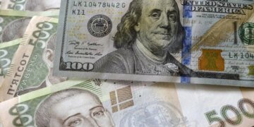 «ПриватБанк» объяснил, что делать с долларами старого образца