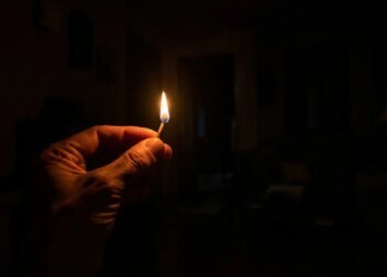Блэкаут в оккупированном Крыму: дрон ударил по энергетике под Севастополем — город остался без света