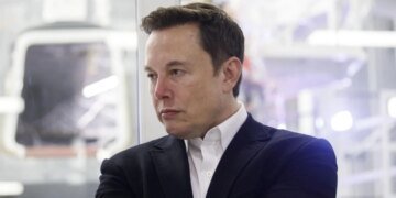 Маск заявив, що Україна порушила правила використання Starlink для ударів безпілотниками