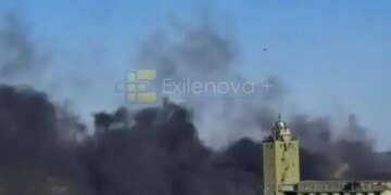 В российском Ельце несколько ракет зашли на завод, вся территория в дыму. ВИДЕО