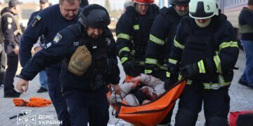Зеленський показав кадри з місця удару рф по вокзалу в Дніпрі