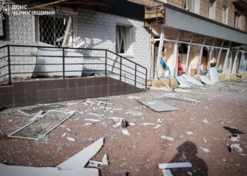 Двух 15-летних девочек убили в Чернигове: 23 пострадавших от удара по центру города, среди них младенец. ФОТО