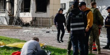 Патрульны в Чернигове показали, как оказывали помощь раненым. ВИДЕО