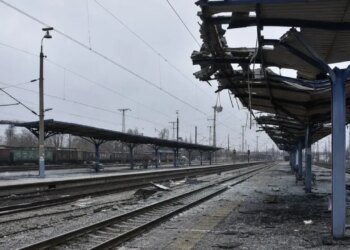 Удар дрона по вокзалу в Днепре унес жизни как минимум 14 человек