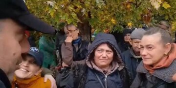Лубінець показав перші кадри з Олешок: делегація зустрілася з місцевими