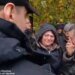 Режим тишины держится 80 часов: делегация зашла в Олешки и уже раздаёт гуманитарную помощь. ВИДЕО
