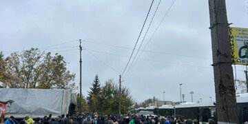В Олешках доставили допомогу і триває підтримка охочих виїхати – Арахамія показав фото
