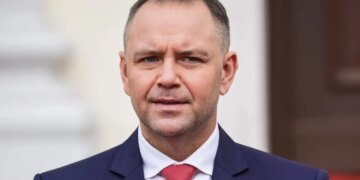 Война ветвей власти в Варшаве: Навроцкий созывает срочный парламентский совет из-за захвата Трибунала