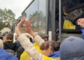 Спасенные из оккупированных Олешек украинцы успешно пересекли границу на Черниговщине. ВИДЕО