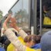 Спасенные из оккупированных Олешек украинцы успешно пересекли границу на Черниговщине. ВИДЕО