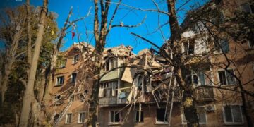 Массированный удар РФ: в Прилуках погибли четверо, в Киеве ракета не сдетонировала во дворе