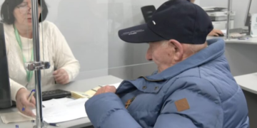 Пенсию остановили из-за РФ: как вернуть деньги и почему справку искать бесполезно