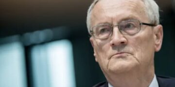 Германия задержала экс-главу разведки БНД: у него нашли секреты об армии РФ и Иране
